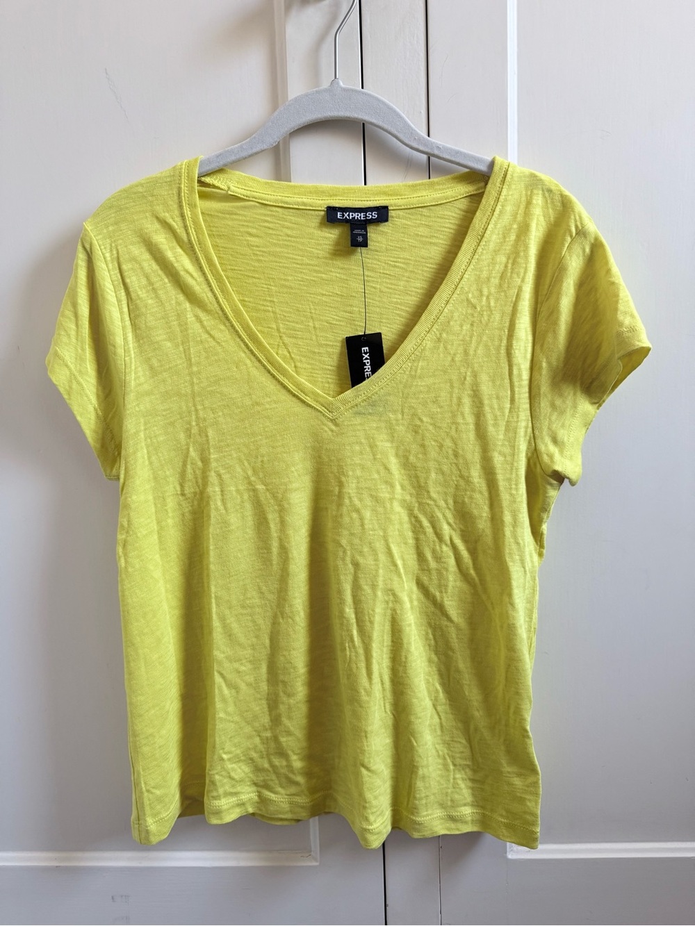 EXPRESS Women’s Yellow V-Neck Tee XS
